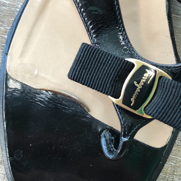 SOLDSalvatore Ferragamo Black patent thong sandals - Picture 6 of 7